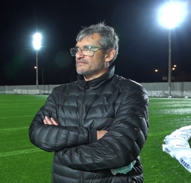 Fernando Di Carlo ser el DT de Embajadores hasta fin de ao
